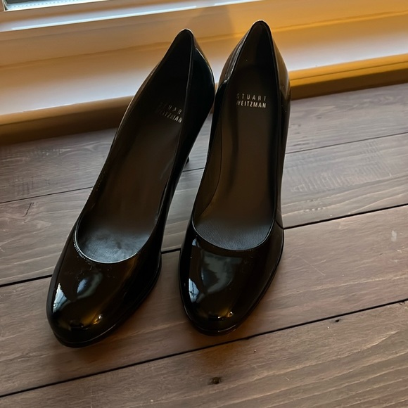 Stuart Weitzman Shoes - EUC Stuart Weitzman black patent leather pumps sz 7